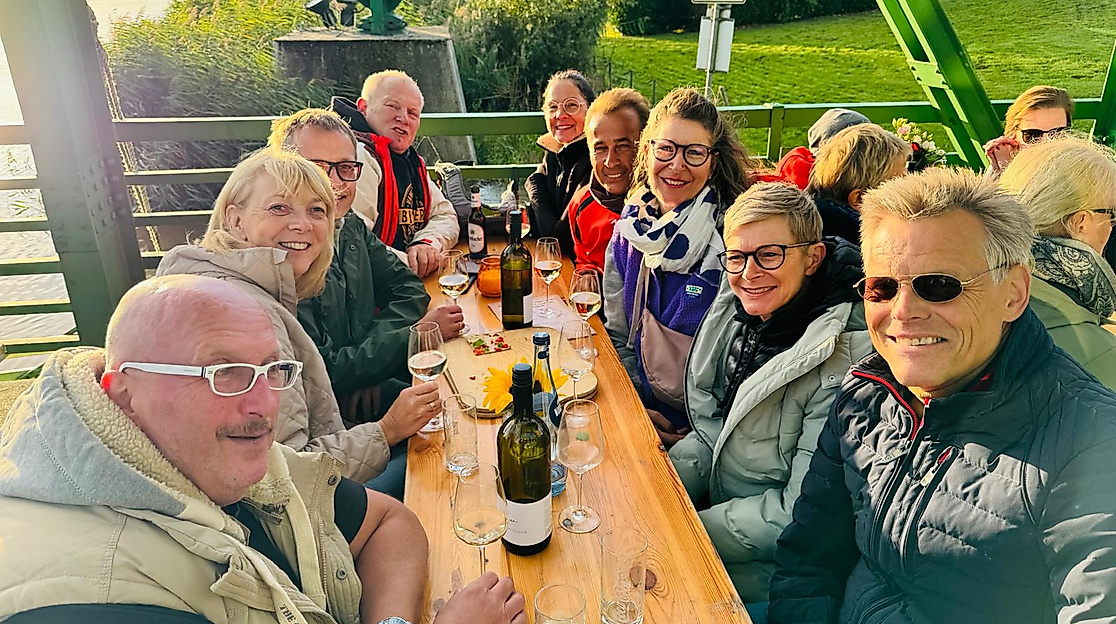 8. Weinfest auf der historischen Schwebefähre in Osten