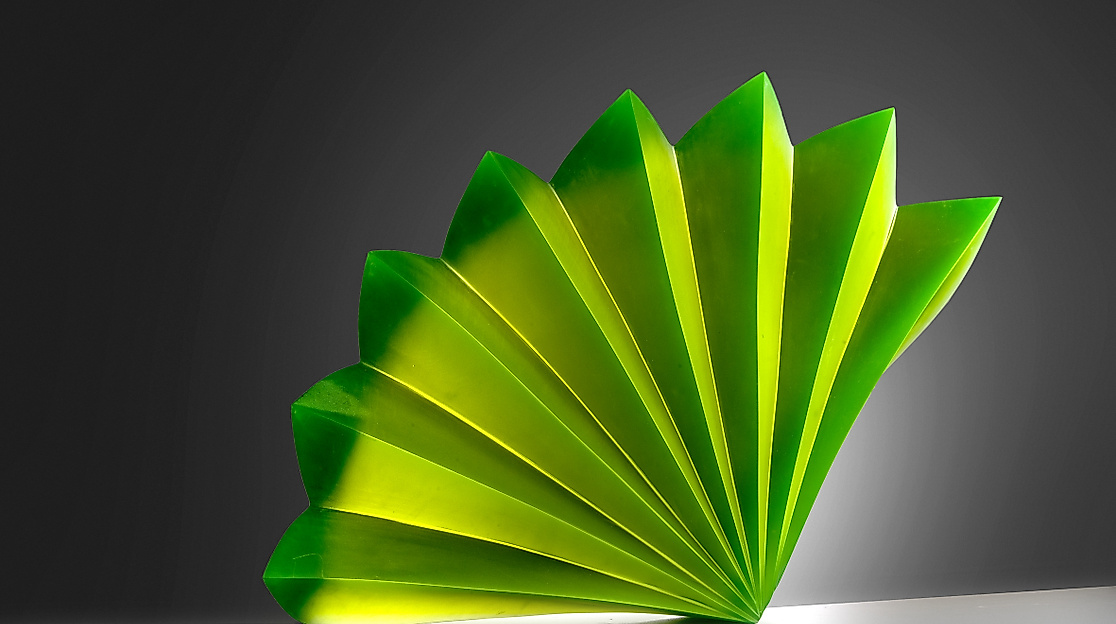 mysterious-fan-royal