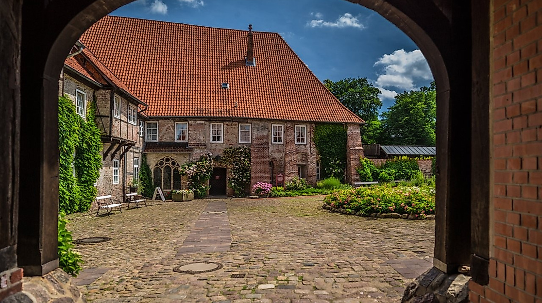 Durchgang zum Innenhof  Kloster Lüne