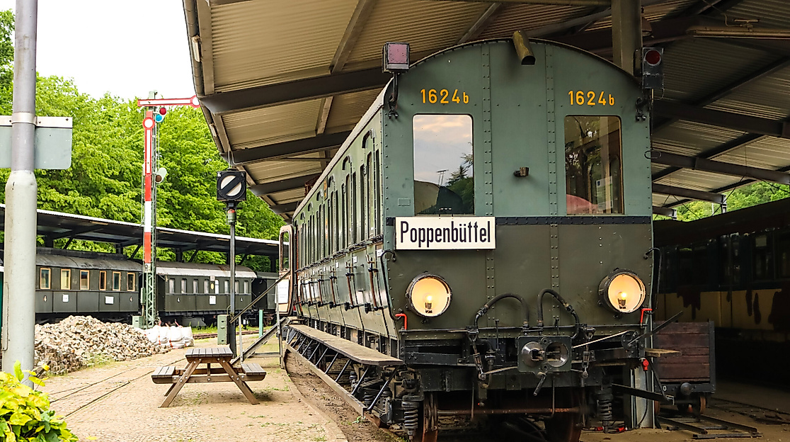 Der elektrische Triebzug 1624a/b im Eisenbahnmuseum Lokschuppen Aumühle