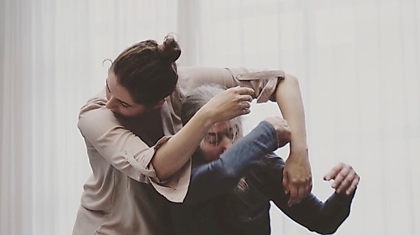 Tanzworkshop für Mütter und Großmütter