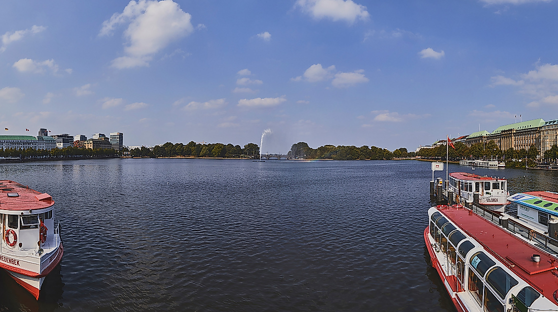 [Translate to Englisch:] Schiff- und Buscharter Gruppenreise Hamburg