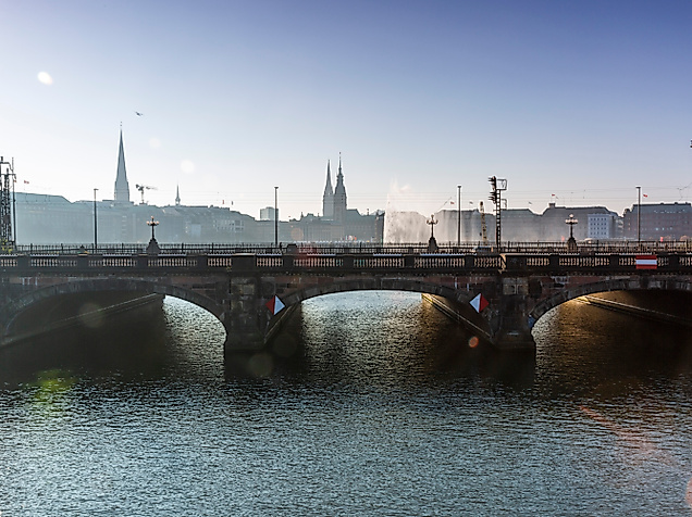 lombards-bruecke_rund-um-die-alster_c-2018-timo-sommer-lee-maas