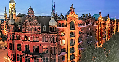 web-c-andreas-vallbracht-l-abendliche-speicherstadt-aus-der-vogelperspektive