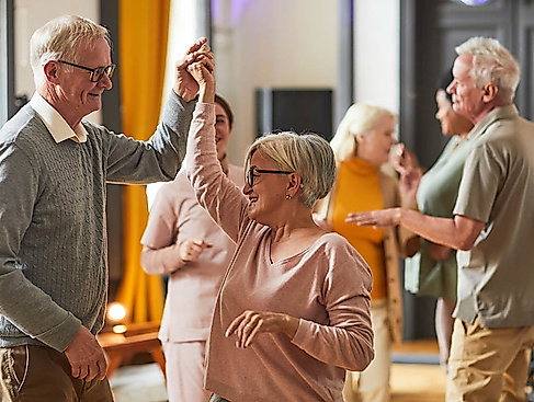 AdobeStock_Eröffnung Tanzcafé Mai 2023_web_News