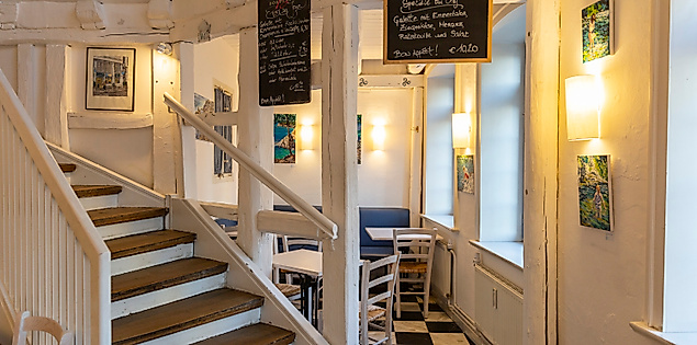 Offenes Treppenhaus im Café Ti Breizh im Haus der Bretagne in Hamburg 