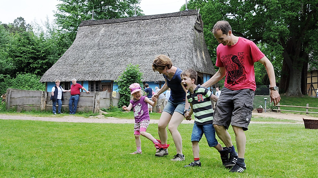 Kinderfest am Kiekeberg: Spielend Geschichte entdecken