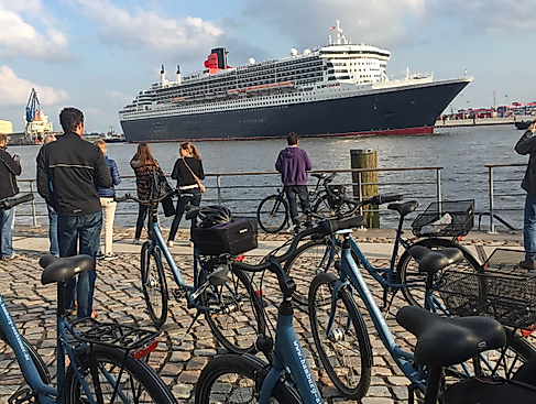 hamburg-auskenner-hamburg-fahrradtour-fischmarkt-queen-mary-2_1