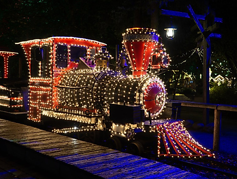 Eine Fahrt mit dem beleuchteten HANSA-PARK-Express ist ein Must Have!