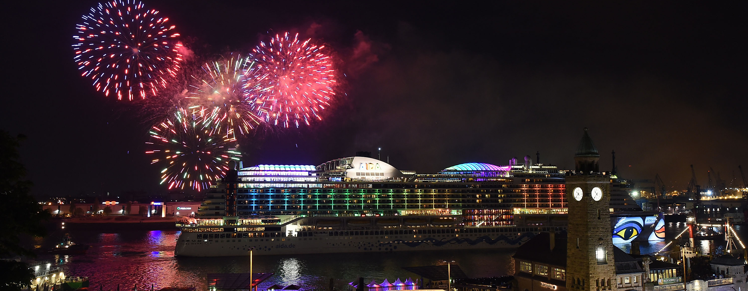 AIDA Feuerwerk Hafengeburtstag