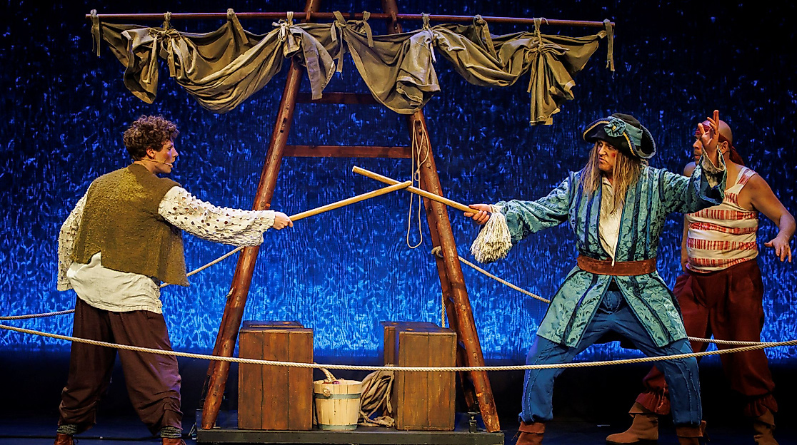 Szenenbild Der kleine Störtebeker: Störtebeker kämpft gegen jemanden. 