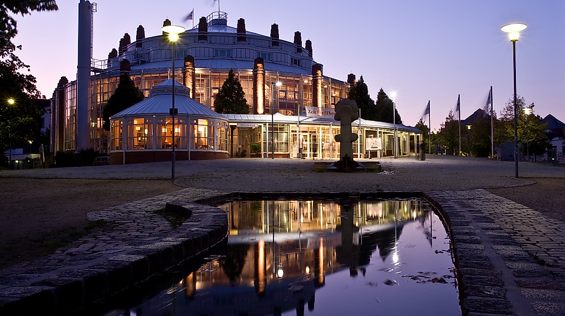 theater itzehoe bei Nacht