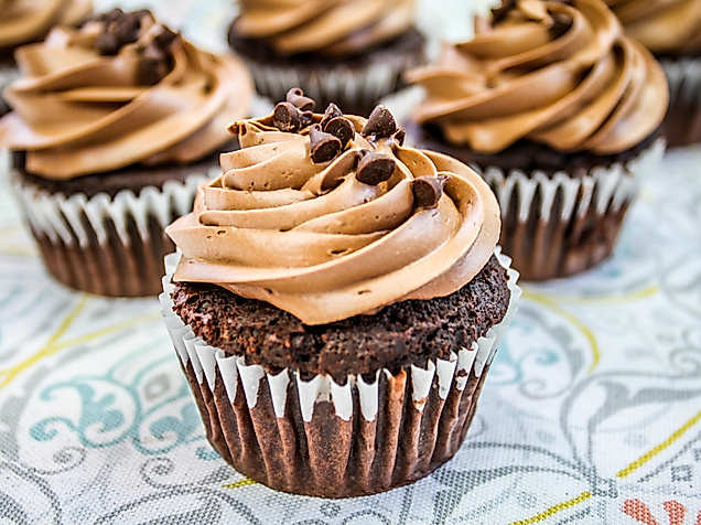 cupcakes_c_mike-meeks-unsplash