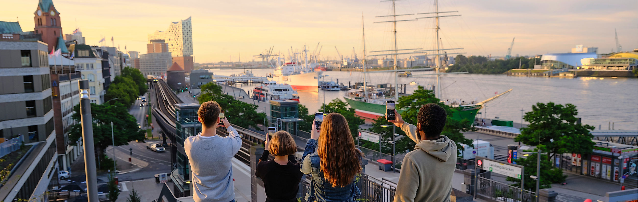Blick auf den Hamburger Hafen