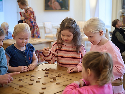 "Von Puder, Pasteten und Seidentapeten" Familien-Führung