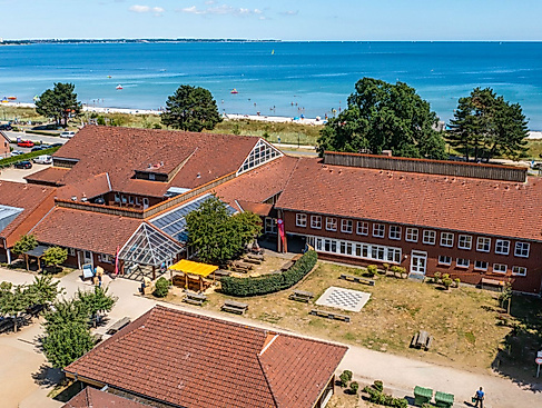 Wie einige Jugendherbergen im Norden liegt die Jugendherberge Scharbeutz in direkter Nähe zum Meer. Um dieses und seine Strände zu schützen, veranstaltet die Jugendherberge Scharbeutz einen Coastal Cleanup im Rahmen der FLENS Küstenwette.