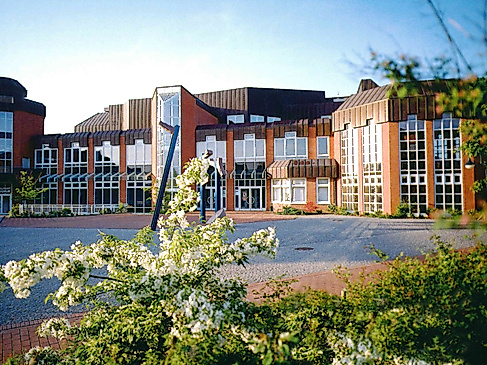 Elbeforum Brunsbüttel: Außenansicht bei Tag