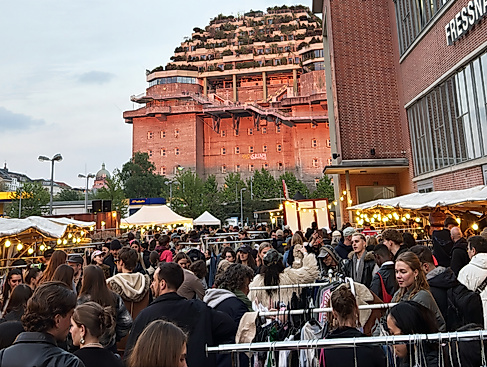 flohmarkt-hamburg-nachtflohmarkt-rindermarkthalle-1