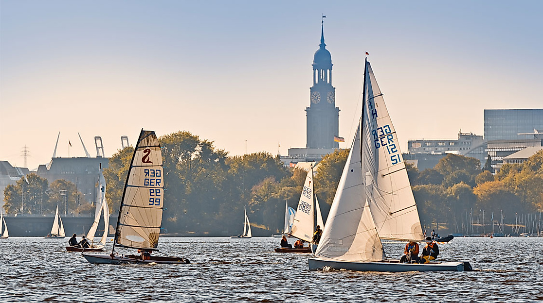 Segelregatta auf der Außenalster in Hamburg