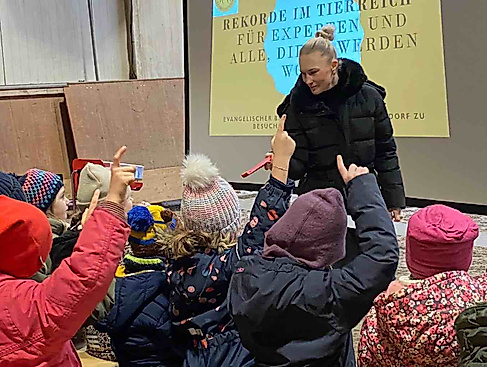 Dr.rer.nat.Martha-Daniela Queren verrät etwas zu der erstaunlichen Fähigkeit, wie Tiere untereinander kommunizieren.