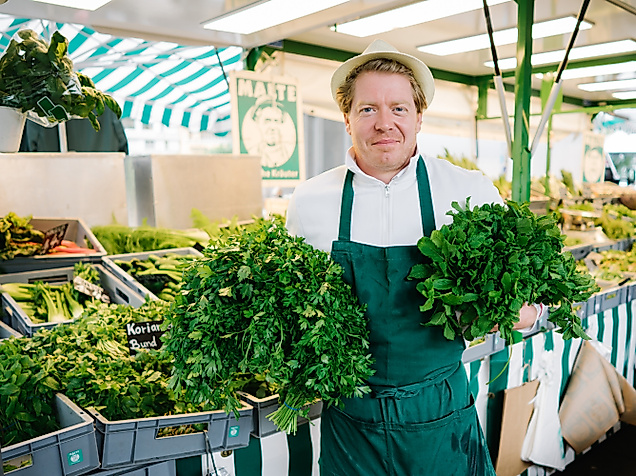 Isemarkt-kräuterverkäufer-c-mediaserver-hamburg-Lisa-Knauer-web