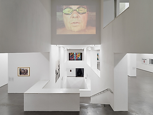 Blick in das Treppenhaus der Sammlung Falckenberg zur Ausstellung Inner Mornings, or Forms of Counterculture vom 6. Juni bis 13. September 2026