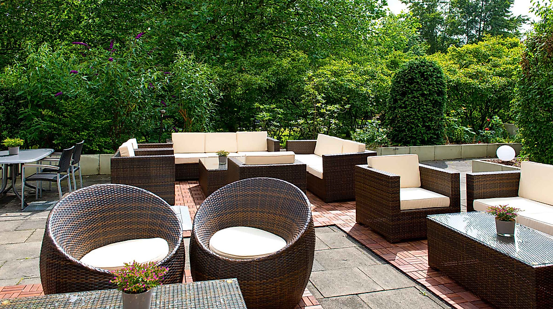 Outdoor area Leonardo Hotel Hamburg City Nord