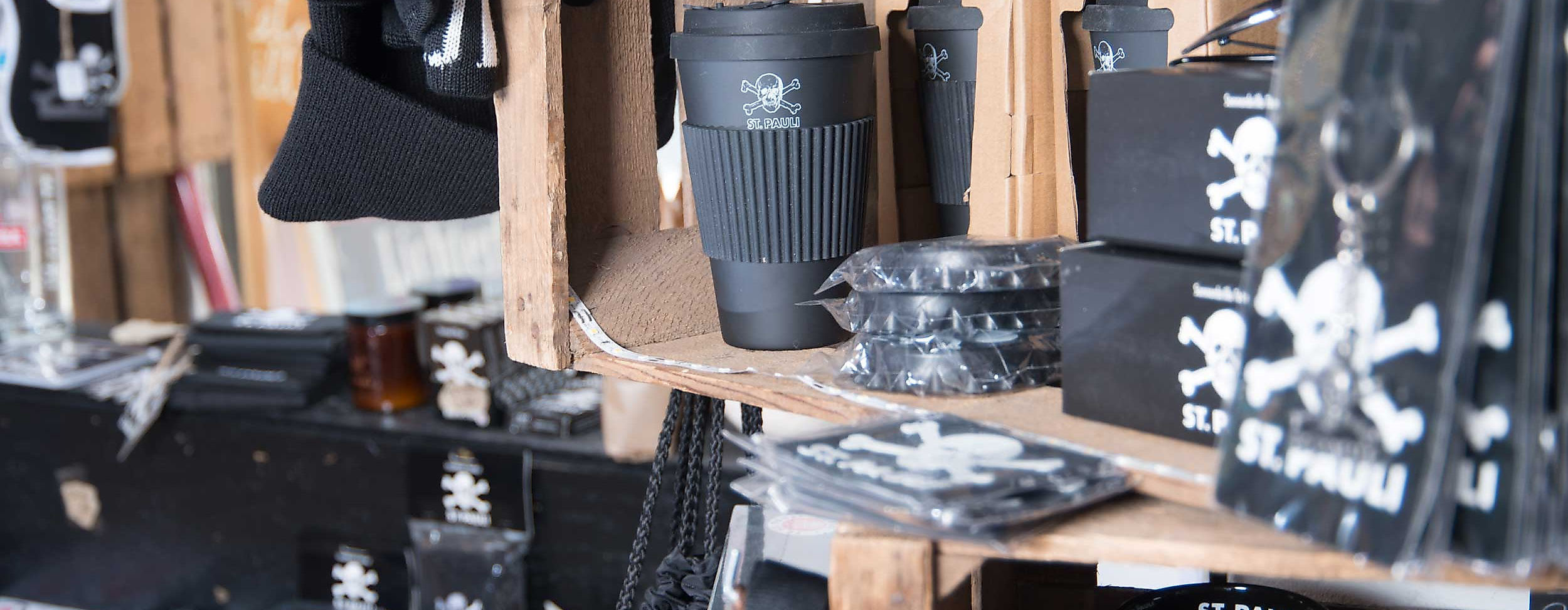 FC-St.-Pauli-Merch-im-St.-Pauli-Office-c-St