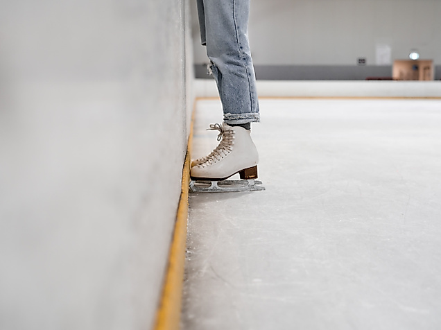 schlittschuh_c_kelli-mcclintock-unsplash