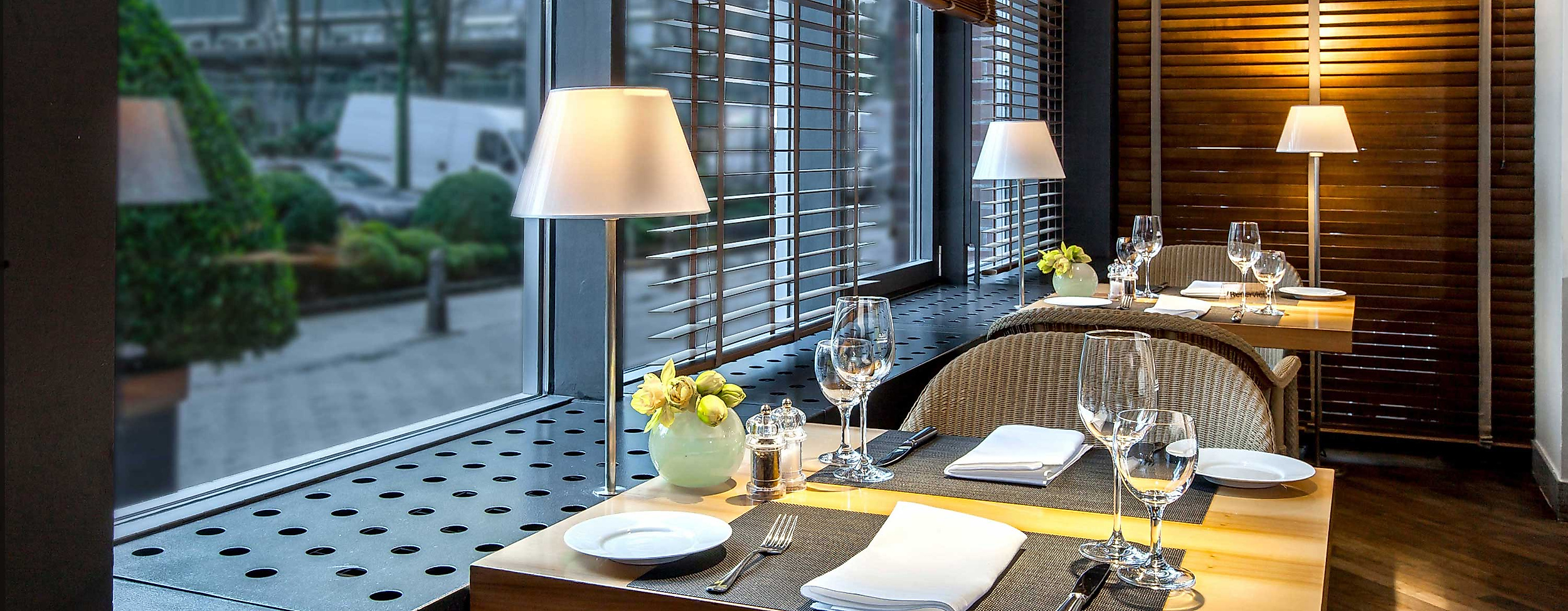 marleys-restaurant_innen-mit-blick-nach-draussen_c-2020_madison-hotel-gmbh