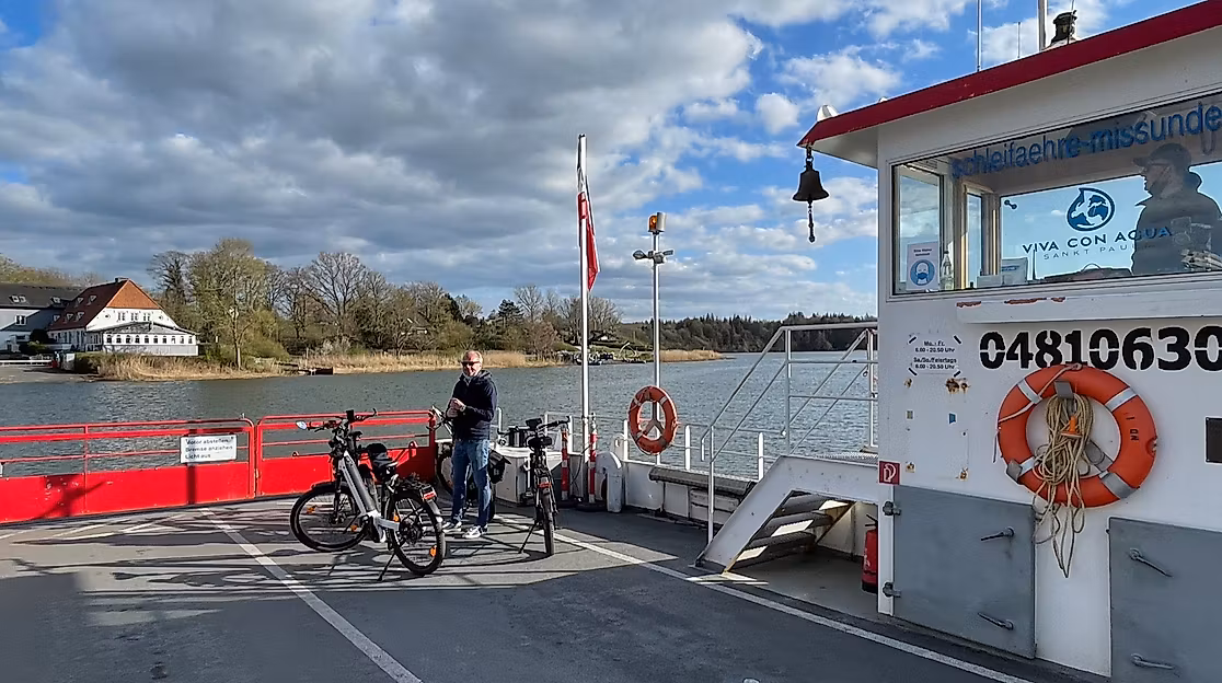 fahrradtour_faehre_i_mp-ebike-adventures_c-mp-business-gmbh