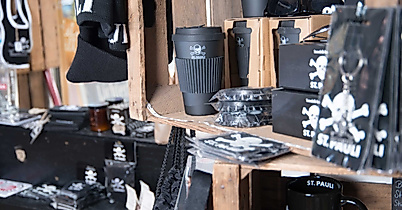 FC-St.-Pauli-Merch-im-St.-Pauli-Office-c-St