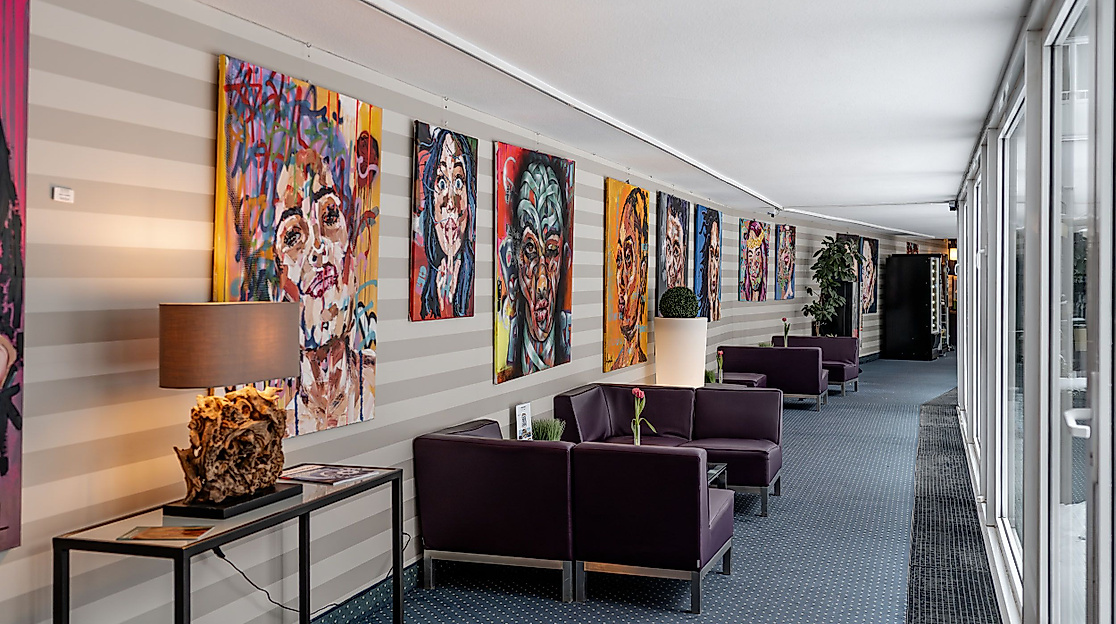 relexa hotel Bellevue Hamburg: Galleriegang