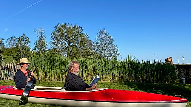 Zwei Männer in einem Boot