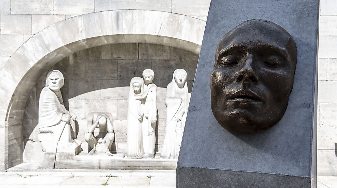Denkmal für die Bombenopfer auf dem Ohlsdorfer Friedhof