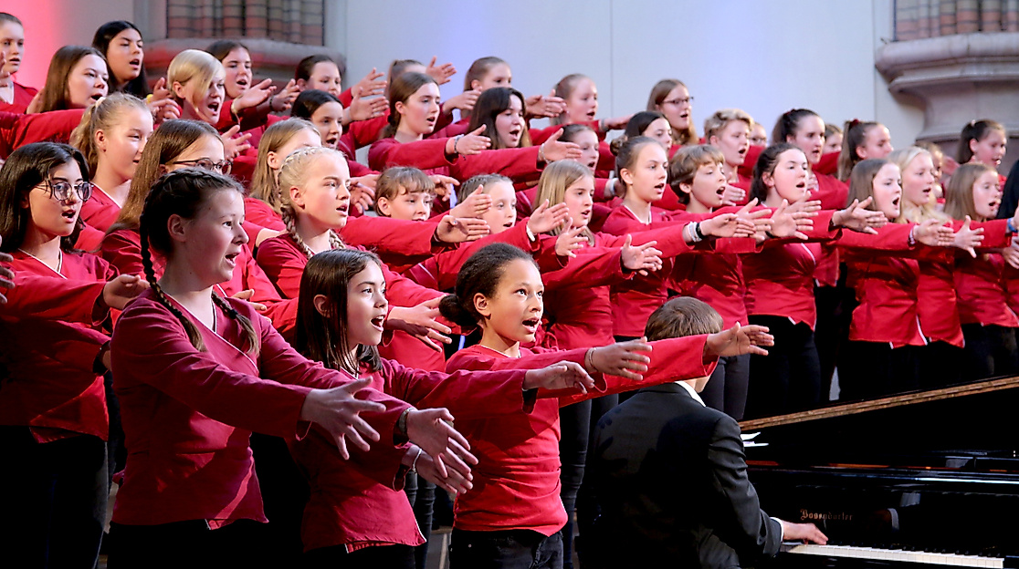 Mädchenchor in Aktion