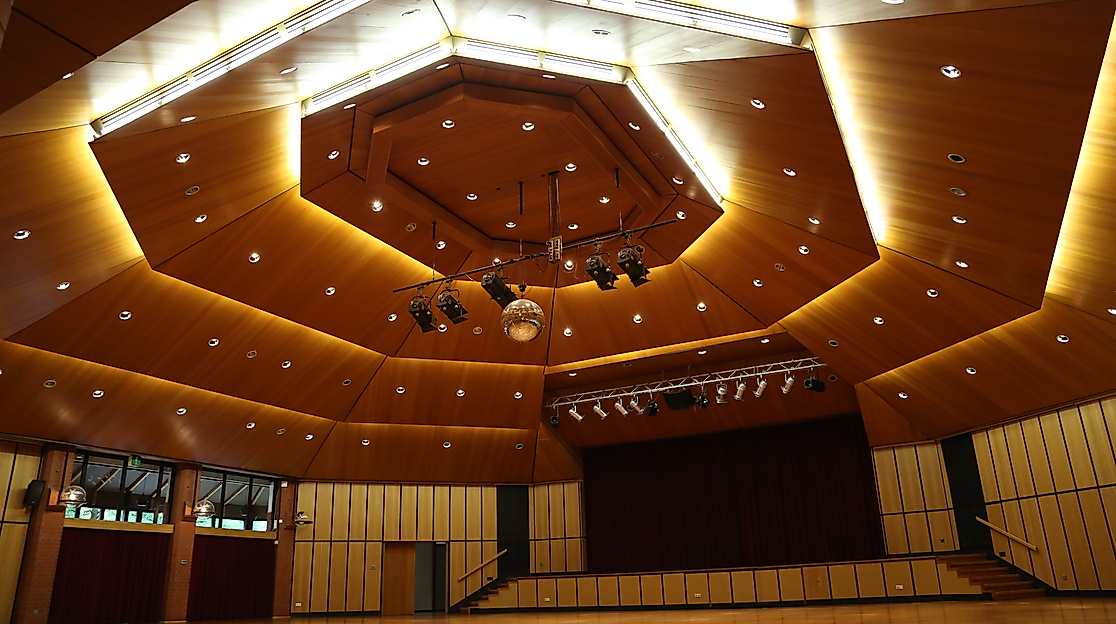 Der Saal bietet viel Platz für Konzerte.