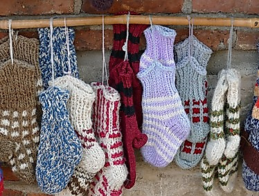 Wo Kreativität auf Stille trifft. Kreative Auszeit im Kirchenschiff: Stricken