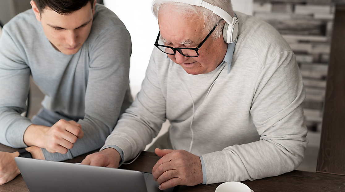 grand-parent-learning-use-digital-divice