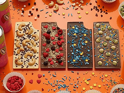 chocoverum-xxl-schokowerkstatt-selbstgemachte-schokoladentafeln-toppings_ki-generierter-content