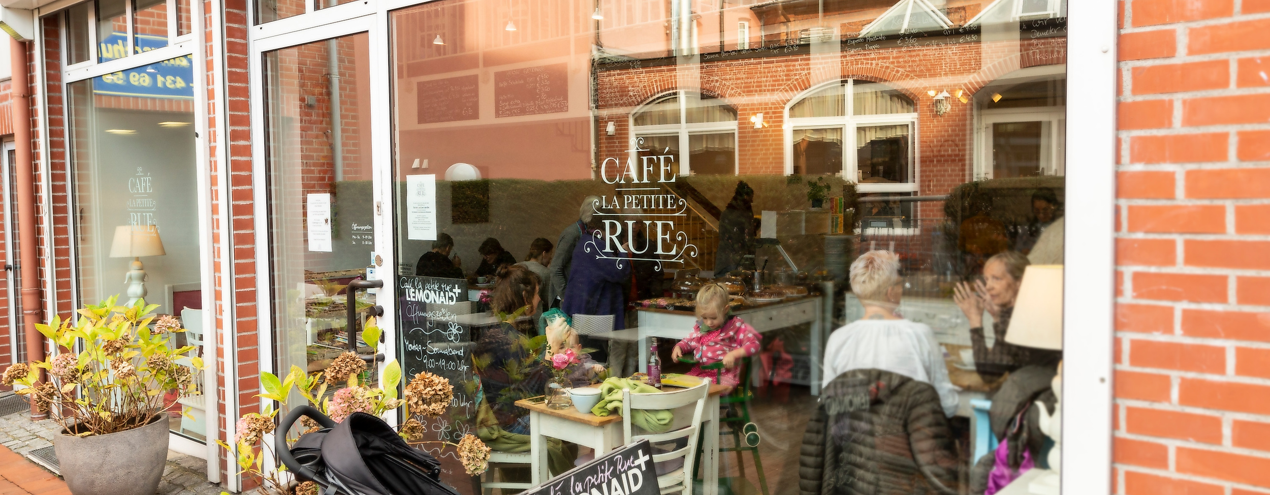 lee_maas_timo_sommer_hamburger_osten_cafe_la_petite_rue_3000px_argb_074