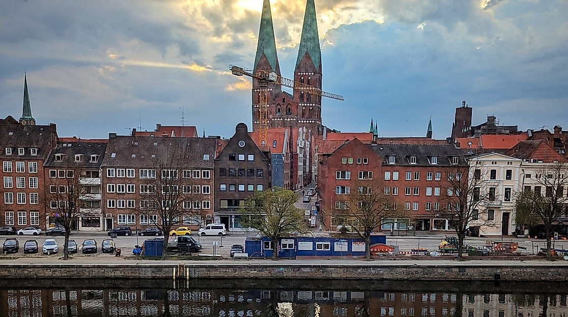Führung durch die Ausstellung "Rechte Gewalt in Hamburg von 1945 bis heute" durch eineN der Kurator*in
