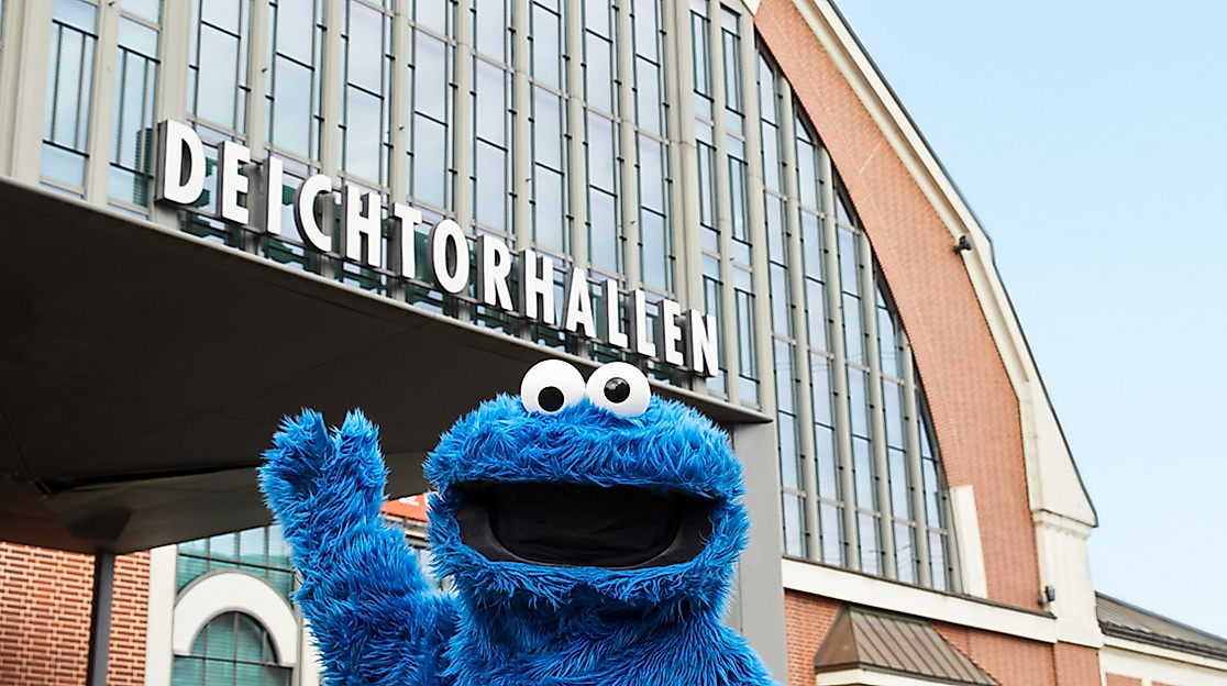Das Krümelmonster vor den Deichtorhallen