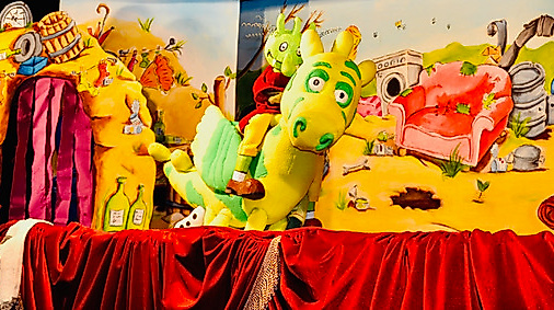 KINDERPROGRAMM: MADSINOS PUPPENREVUE - DIE OLCHIS UND DER BLAUE NACHBAR