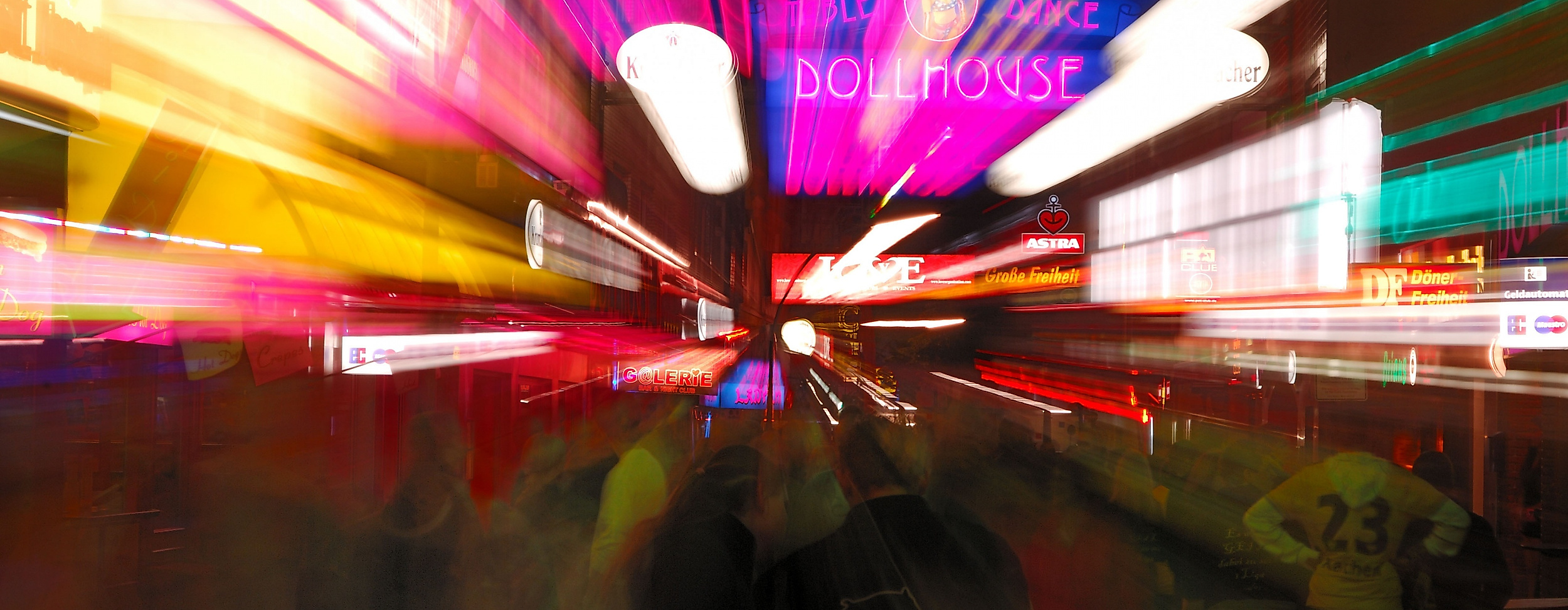 reeperbahn-grosse-freiheit_c-2015-mediaserver-christian-spahrbier