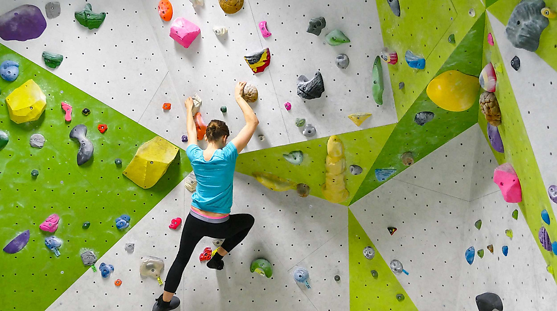 bouldern-boulderhalle-c-Corri-Seizinger-AdobeStock-255818890