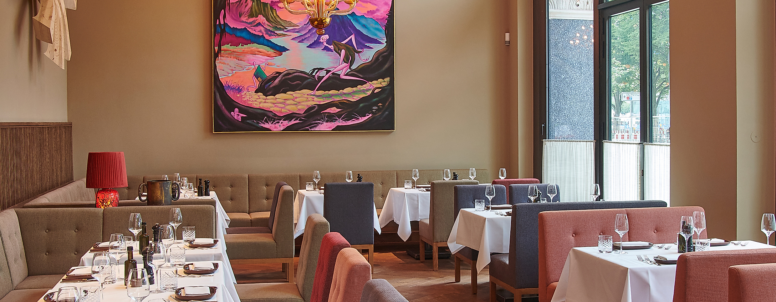 Grill Royal Hamburg__Interior 1_Photo Robin Kranz