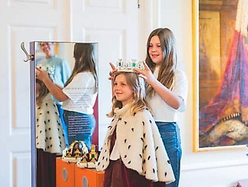 Kinder- und Familienkostümschlossführung - Führung für Jung und Alt