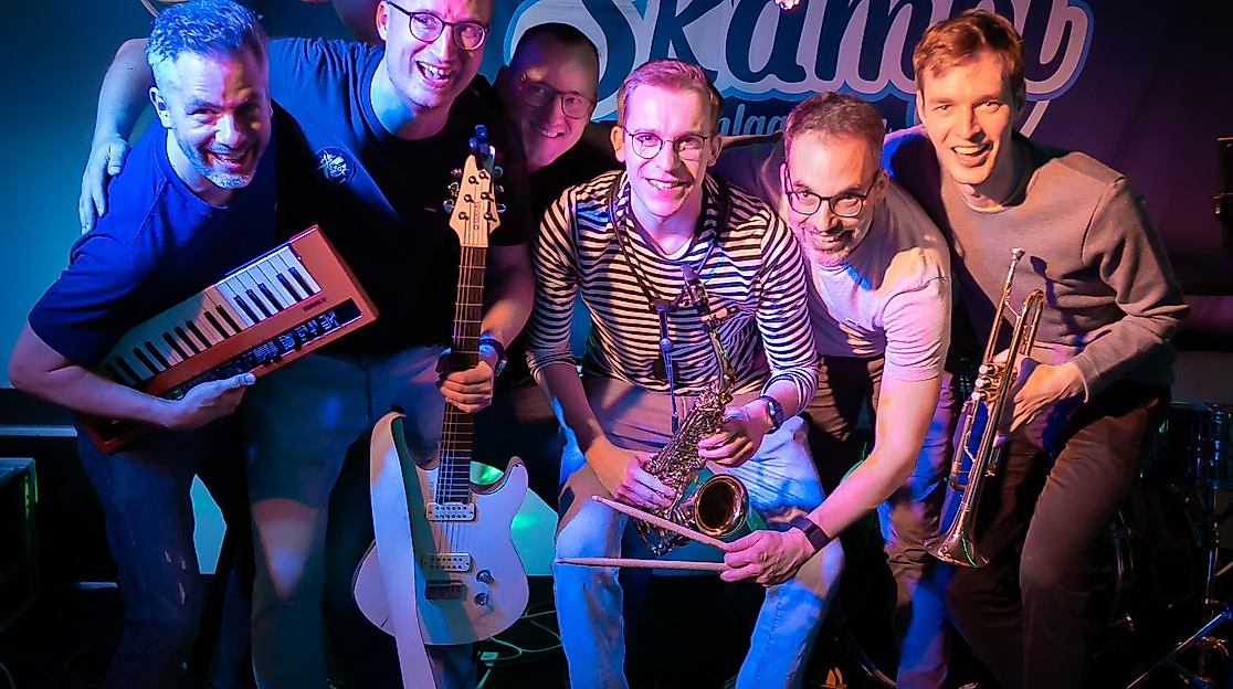 Skampi bringen Glinde mit Schlager-Ska zum Kochen bei der MARKTFÊTE.