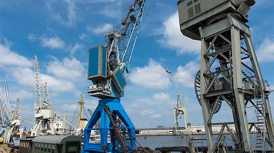 Bungee Jumping Hafenkran